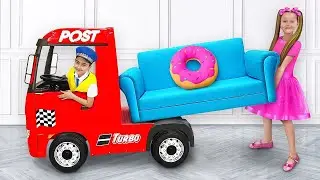 Kids pretend play parcel delivery