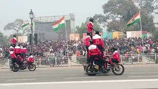 Bike Stunts On India Gate New Delhi #indianarmy  #india #stunt #bike