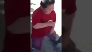 Классно тансует 😂😂