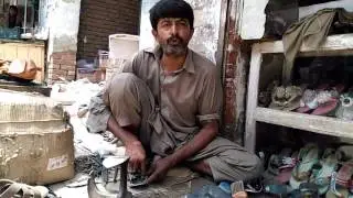 پانچ کتابوں کے مصنف موچی