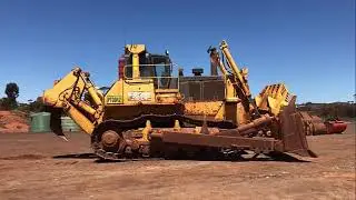 KOMATSU D275AX-5E0 - OLD BUT GOLD.