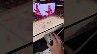 🚨 Pressing the NEW Detroit Red Wings Goal Horn Button 🚨 at Little Caesars Arena! 