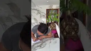 Existe planta carnívora,mas essa é dinheironivora. #humor #comedia