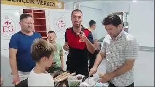 60 KURAN KURSU ÖĞRENCİSİNE DONDURMA İKRAMINDA BULUNDU