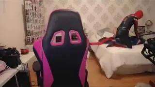 Arigameplays bailando con traje de Spiderman con juansguarnizo