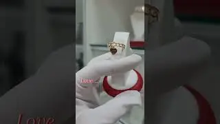 Вишукана золота каблучка з підвіскою сердечком з написом 