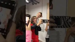 POLI фотографируется с детками после выступления