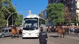 Llegada autobús Real Madrid al Santiago Bernabéu | Llegada del Barsa | Videomarcador 360