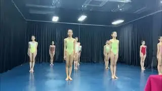 girls ballet flexibility training 1 dance class
