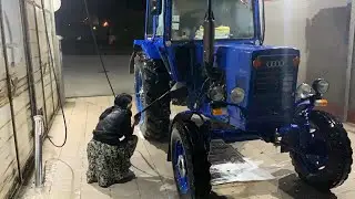 Девушка на Мойке . Решила приобрести Трактор  МТЗ-80. Люди в шоке😂😂😂. Моет коня от Масла.