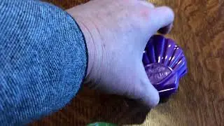 Kinetic Sand in shell - fun for kids - no mess!