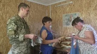 Привезла свежий хлеб и газеты в прифронтовой посёлок Каменка