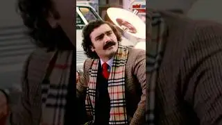 'Ascolti questo bel messaggio in codice..' 😂 dal film Eccezzziunale... veramente