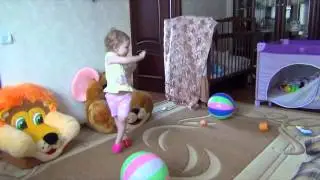 дети танцуют балет.