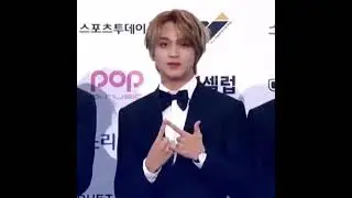 NCT DREAM HAECHAN DOING HAND SIGNS #nct  #nctdream #haechan