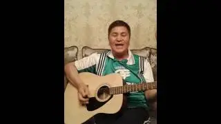 Женис зажигает на гитаре