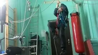Подъем по веревке при помощи кроля и жумара
