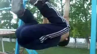 Выкручивание рук на турнике