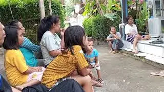 #Sales masuk desa# Buibu rempong rela menunggu n antri demi sebuah dorpres😅😅