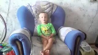 4 летний мальчик рассказывает стих Мама спит)