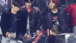 Dispatch's article about IU and Jungkook "Jungkook sit beside IU"