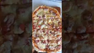 Пицца по-простому.#пицца #пиццарецепт #выпечка#pizza#тесто #колбаса#пиццаза5минут#сыр