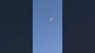 СМОТРИ НА НЕБЕ МЕСЯЦ И ЗВЕЗДА