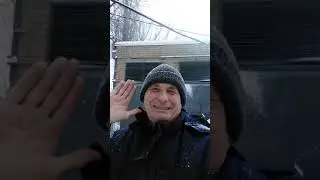 Чистим тракторами двор от снега
