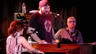 Aslyn feat Zac Brown- Trying to Drive