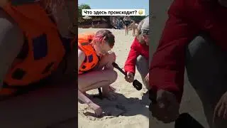 Странная девушка на своей волне ПОЧЕМУ он на пляже в пуховике ?? Что происходит ?