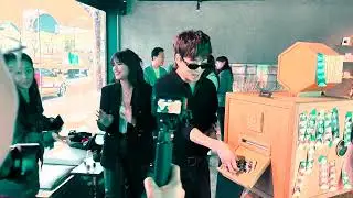 Yoo Yeon's surprise visit to the exhibition hall