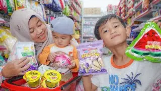 BUY BABY SNACKS AZAM MARSHMALLOW ICE CREAM SNACKS, BLOW BALLOONS FOR SALSA ALI | Ali vlog
