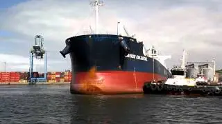 Capixaba Videos - Navio Cargueiro manobrando no porto de Vitória ES