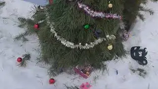 декорации растаяли. Горка для детей.