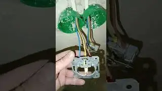 С какой стороны подключать фазу и ноль в розетке?