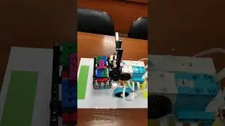 Lego Spike Prime Погрузчик с автоматическим определением места загрузки и разгрузки