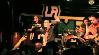 la tremenda korte --- tres patines