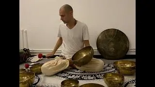 Практика с поющими чашами в «Доме солнца».