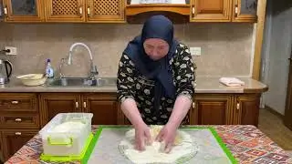 Honey cake/how to make a honey cake/Mom's recipe, Mom makes it.