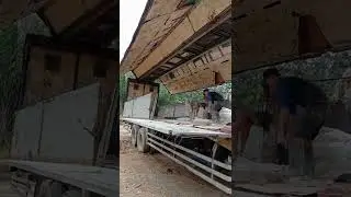 truck ini sangat besar
