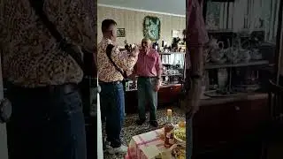 Внучка прислала музыкальный подарок. Могилев. Порву баян.