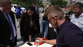 Со стаканом на крыше выбрали лучшего водителя такси в Новосибирске