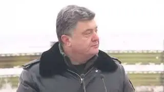 Петр Порошенко передал военным в Харьковской области больше ста единиц техники