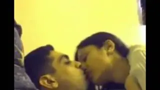 couples hot kissing in bed