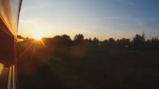 Красивый закат из окна поезда