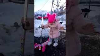 Ева с самокатом в Горах Сочи Роза хутор 🤪💖💕😘😎 #tiktok #бебибон #блогер #дети #мама #семья #cute