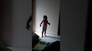 Menina de 2 anos dançando funk