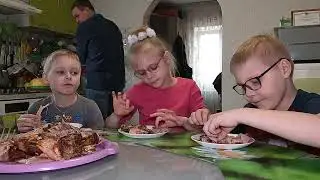 Многодетная семья из Калининградской области занимается необычным фермерством. Они разводят нутрий