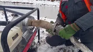 Зима зимой, а мы откачиваем воду