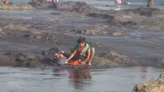 Ghumakkad | Open bath & Wash in River